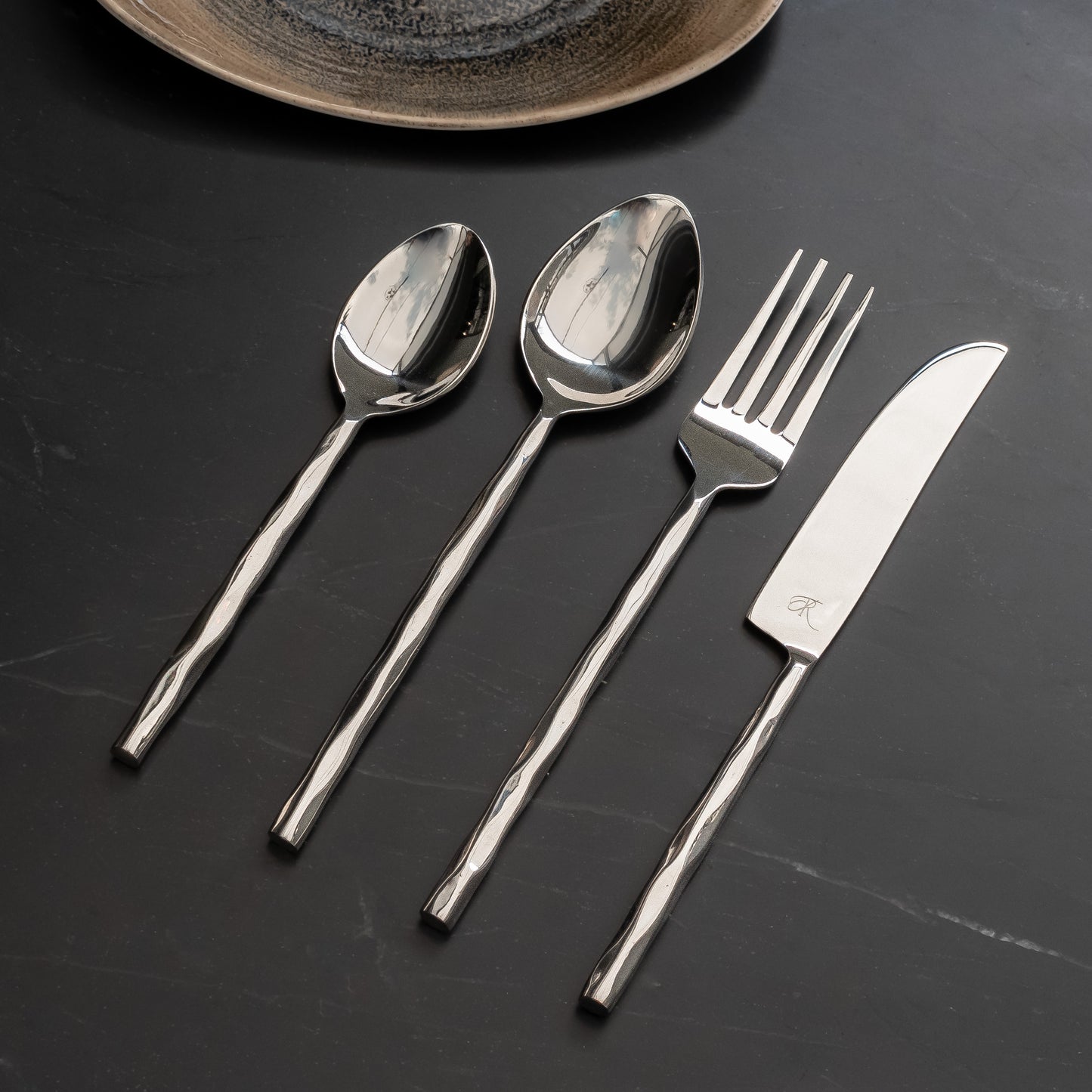 Wavy silver cutlery set