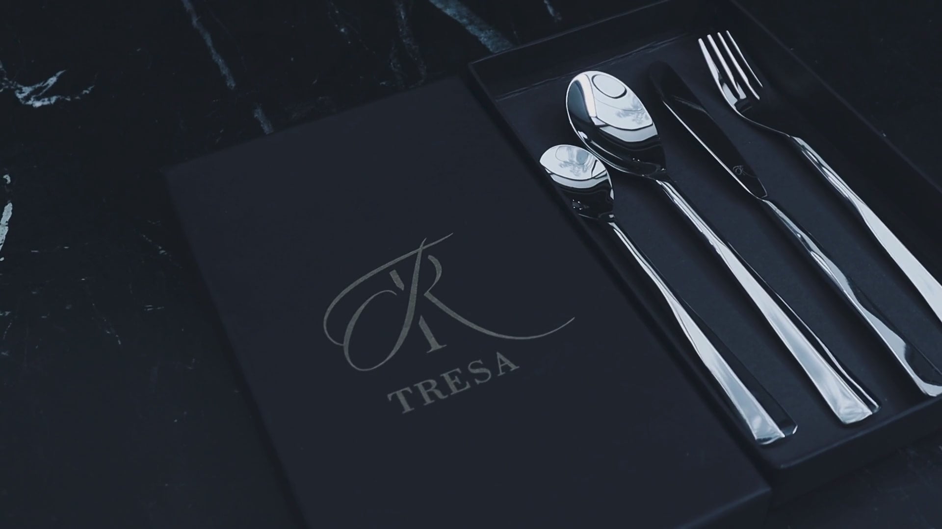 Silver cutlery box set
